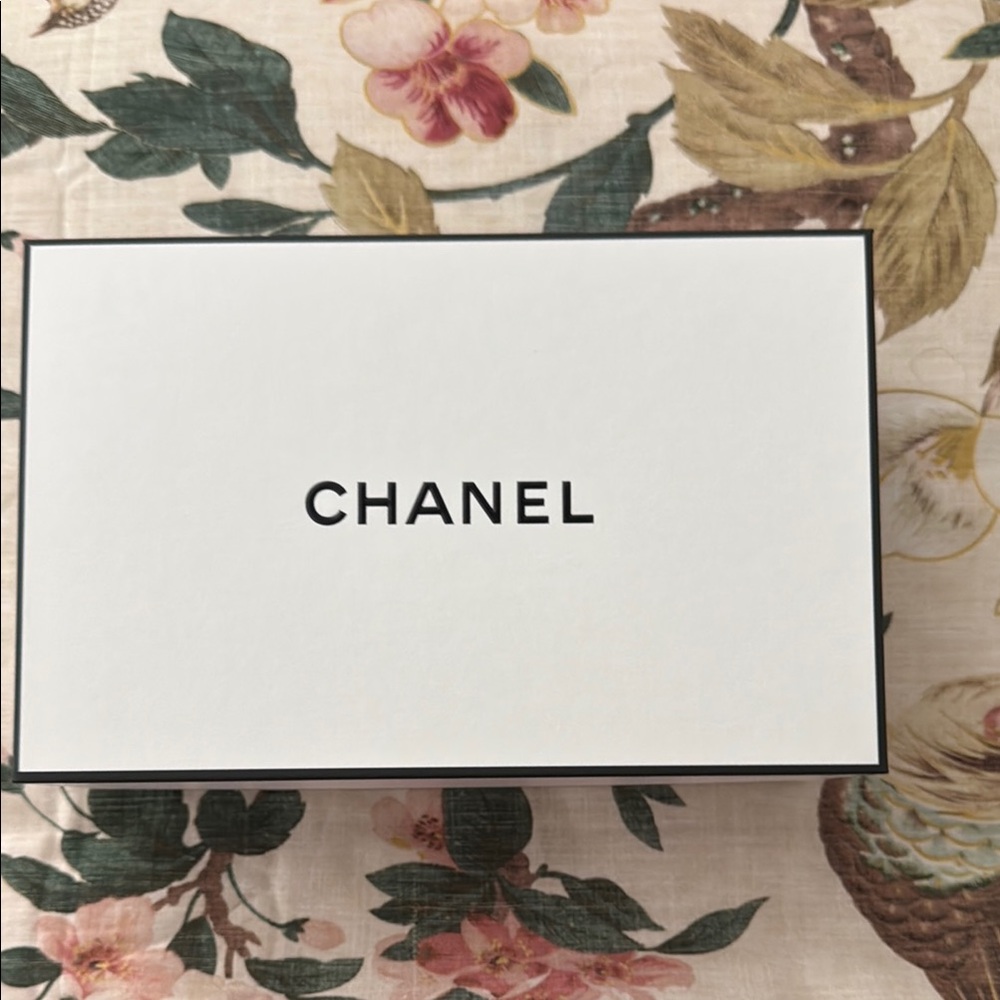 CHANEL Classic White Gift Box NEW